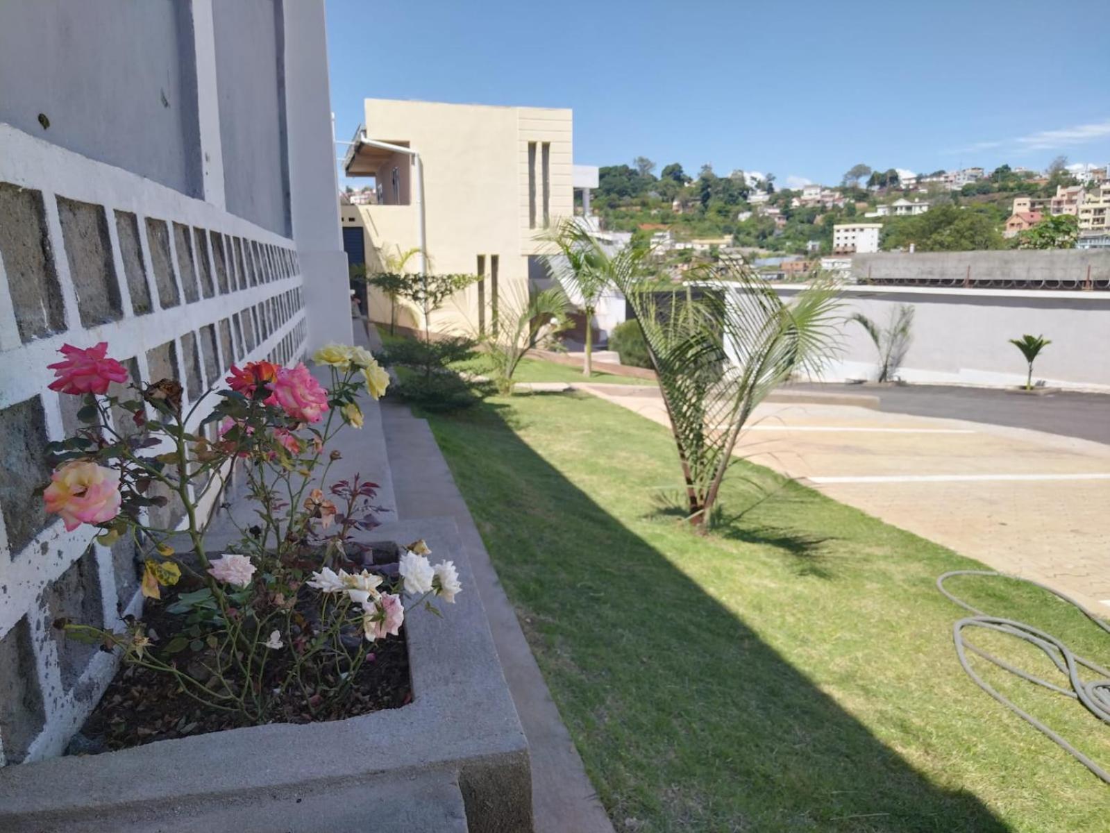 Milestone City Appartements - Avec Restaurant - Sans Coupure D'Electricite - Vues Imprenables Antananarivo Exterior photo